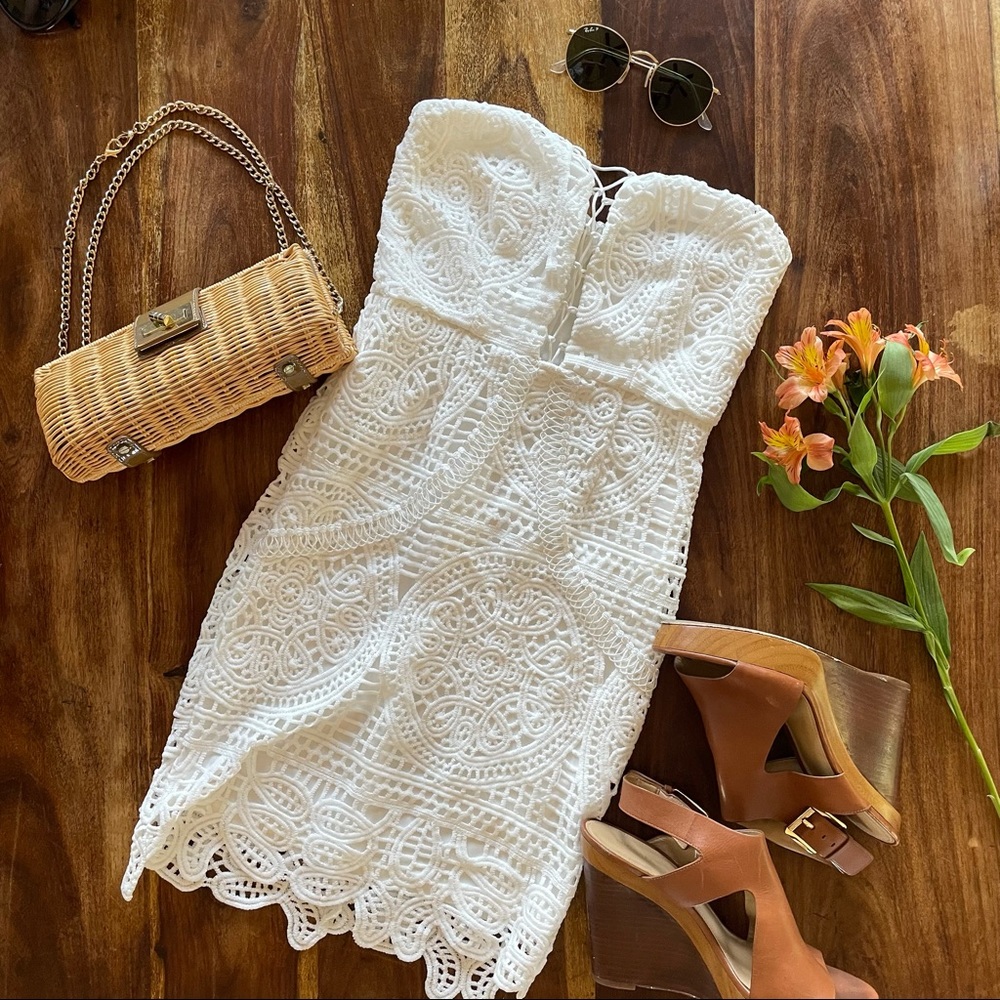 superdown Lillian White Lace Strapless Dress